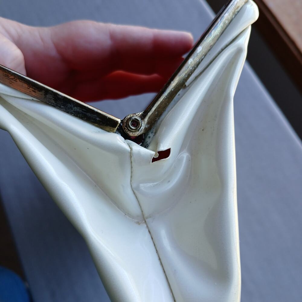 Cream Clutch Purse Bag Vintage 1960s 12"x5"x1" snap closure vinyl red interior - Picture 6 of 16